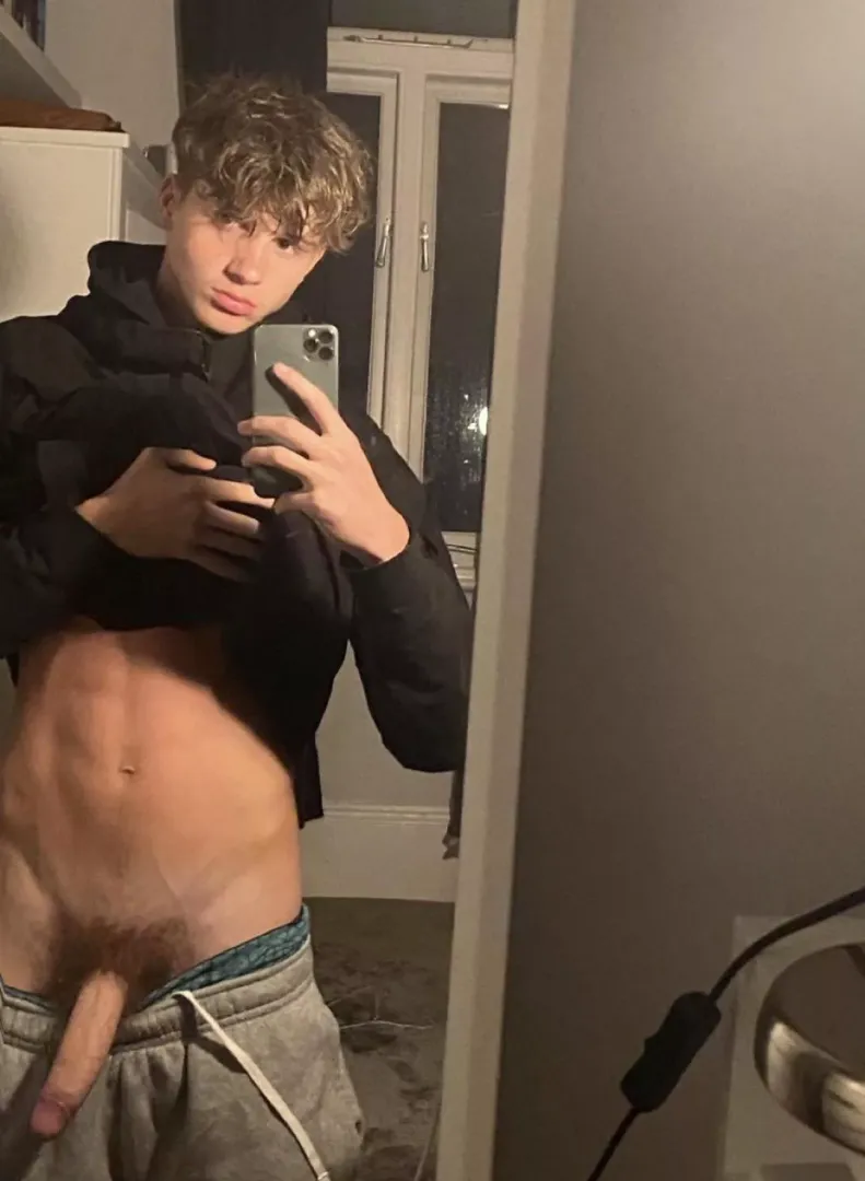 Deepthroat my teen cock posted by xxlhung