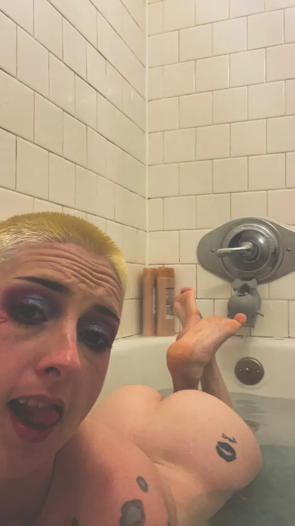Fuck me doggy in the tub posted by RealKreamySlut