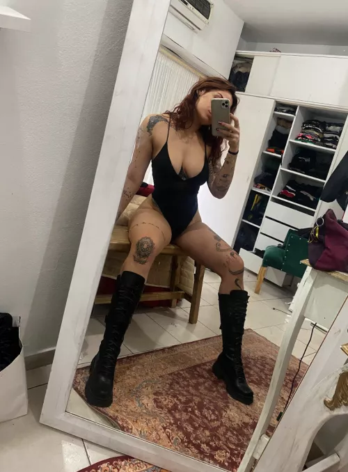 Give me a kiss by Meriinotfound