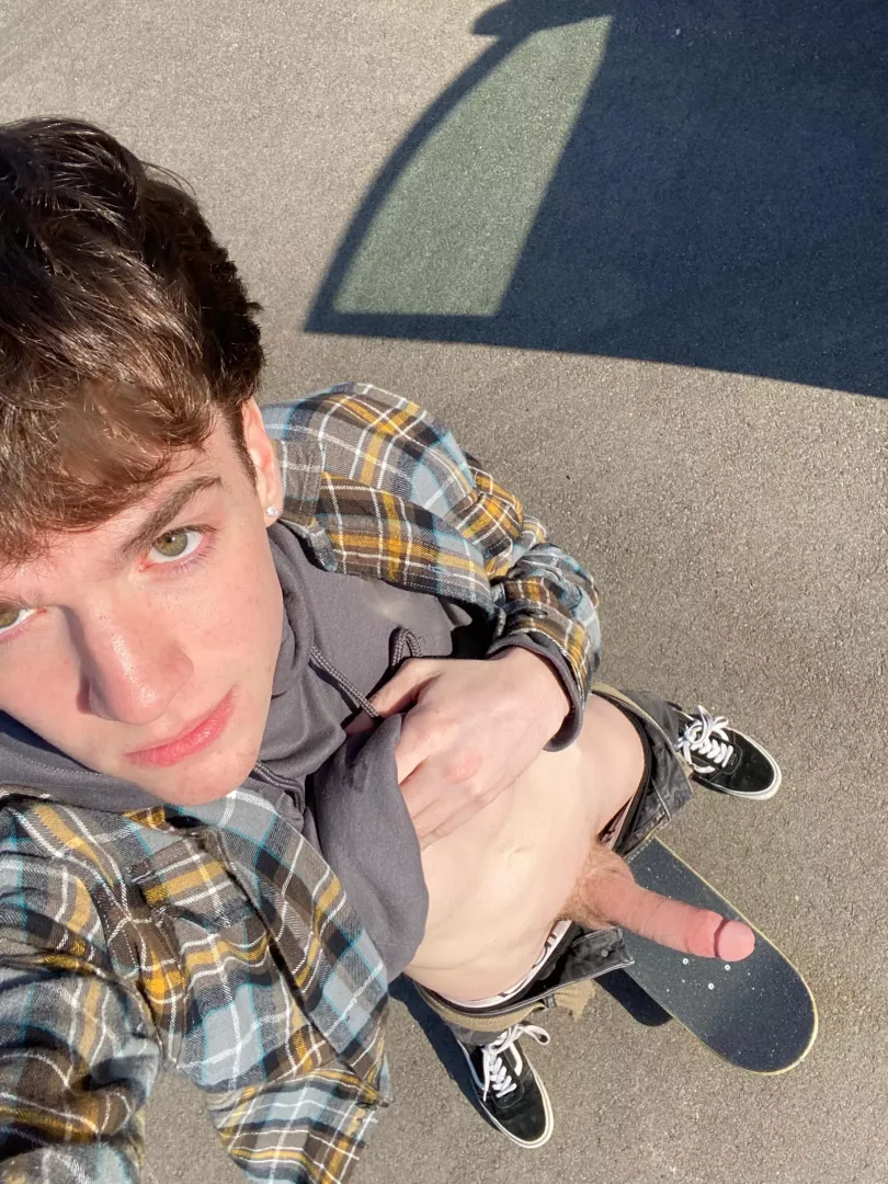 Got a lil horny while skating 😉 posted by NoodPup