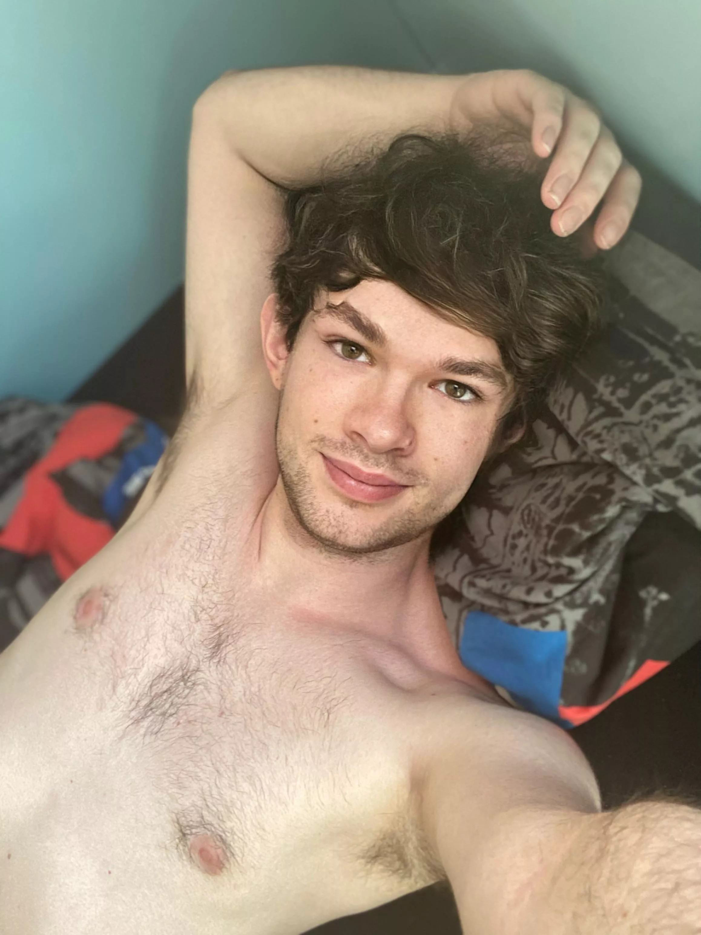 Happy Friday! The weekend is almost here. ✨ posted by Spielknabe