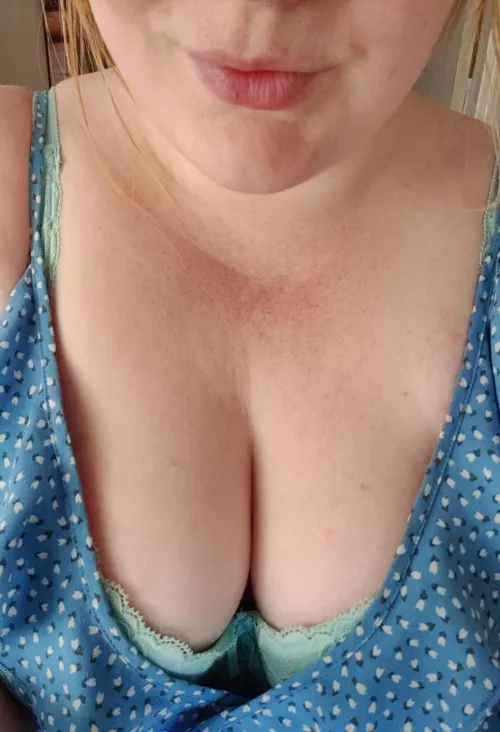 Here comes the sun x by Kates_feet