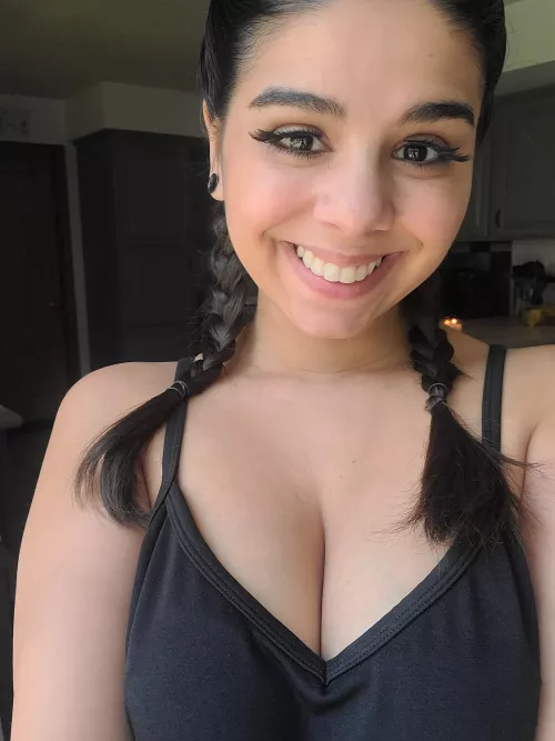 Hi 😋 by SwimDowntown2236