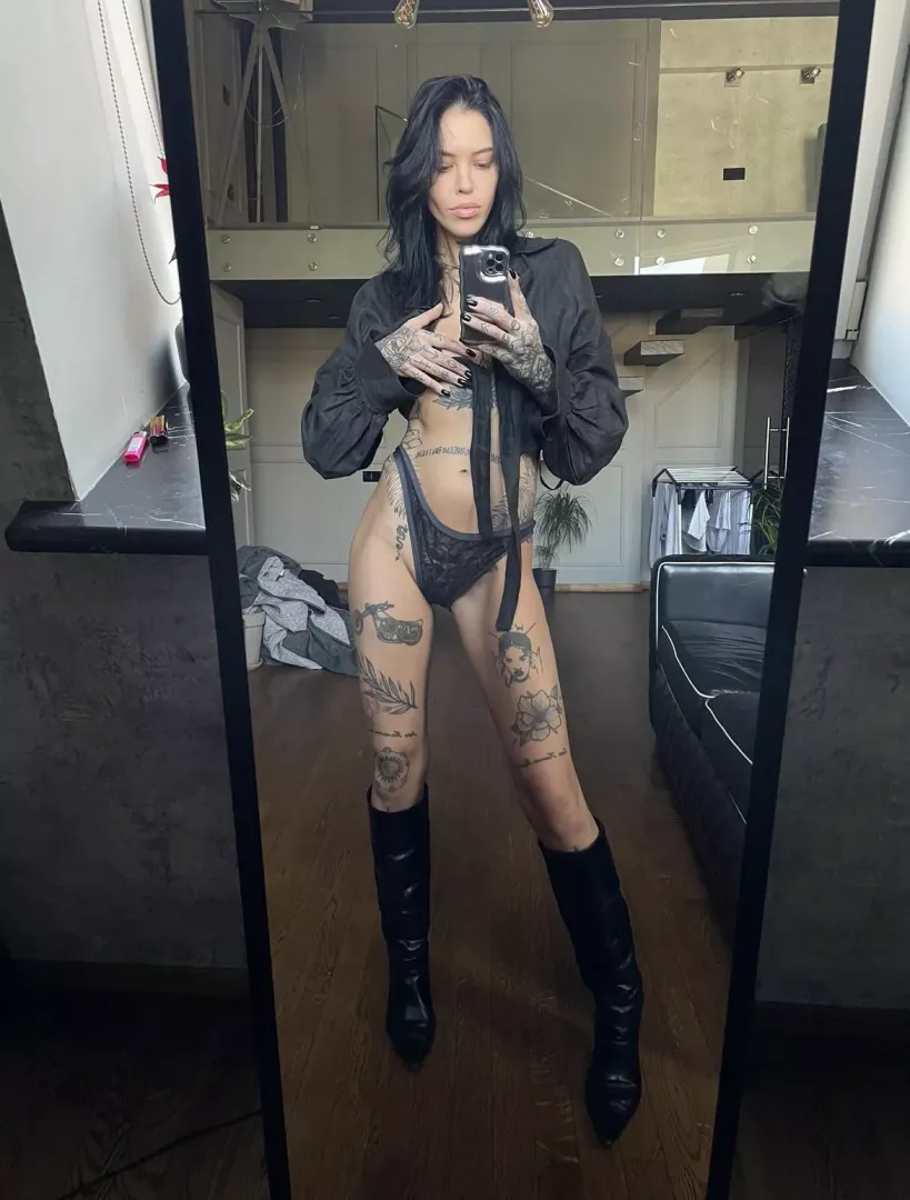 Hiiii posted by Aleshathefly