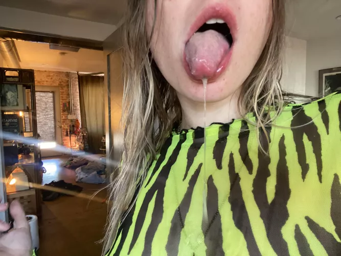 I hope you’re staying hydrated for me💋 [oc] by maddieejanee