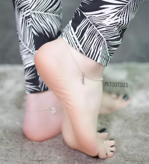 I see you fetishizing my feet, aren’t you!? ✨👑♠️ by bbcirfj