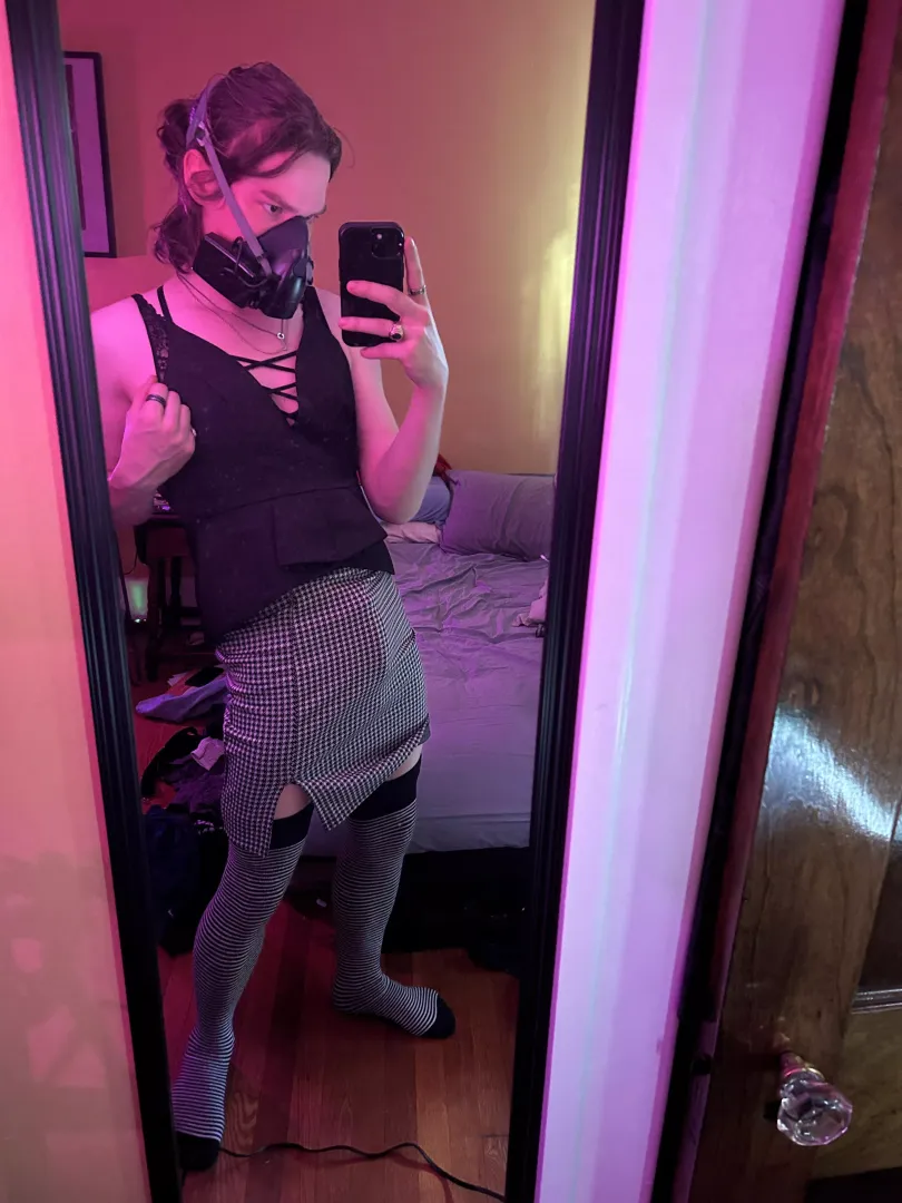 I think my skirt is a little too tight,,, posted by Midbluee