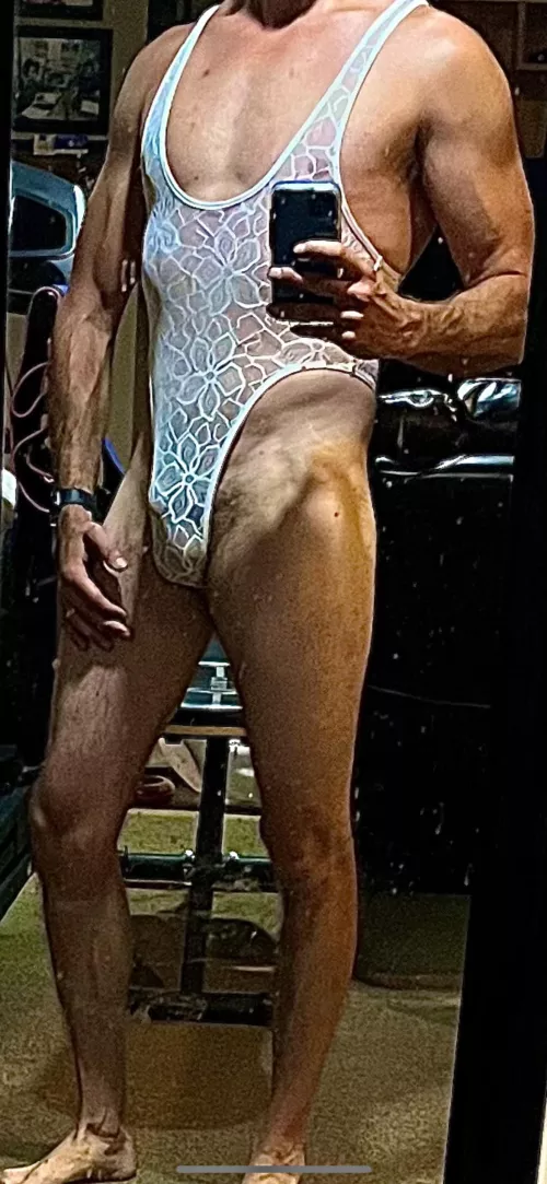 Looking for a muscle guy…. by desire0131