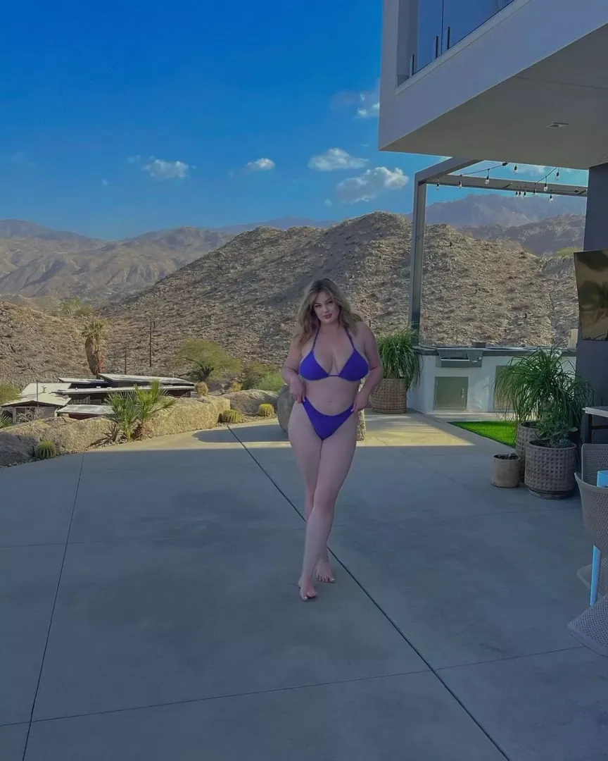 Looking good in blue posted by urbootygirl
