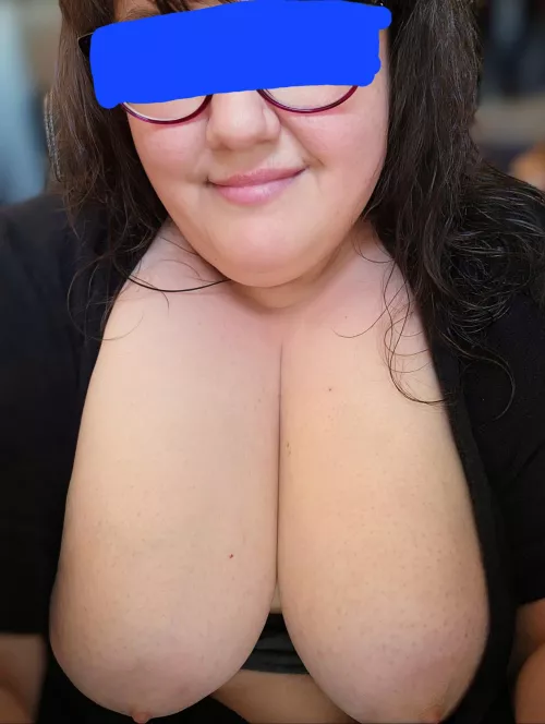 They're practically falling off the page by bbw_love_throwaway