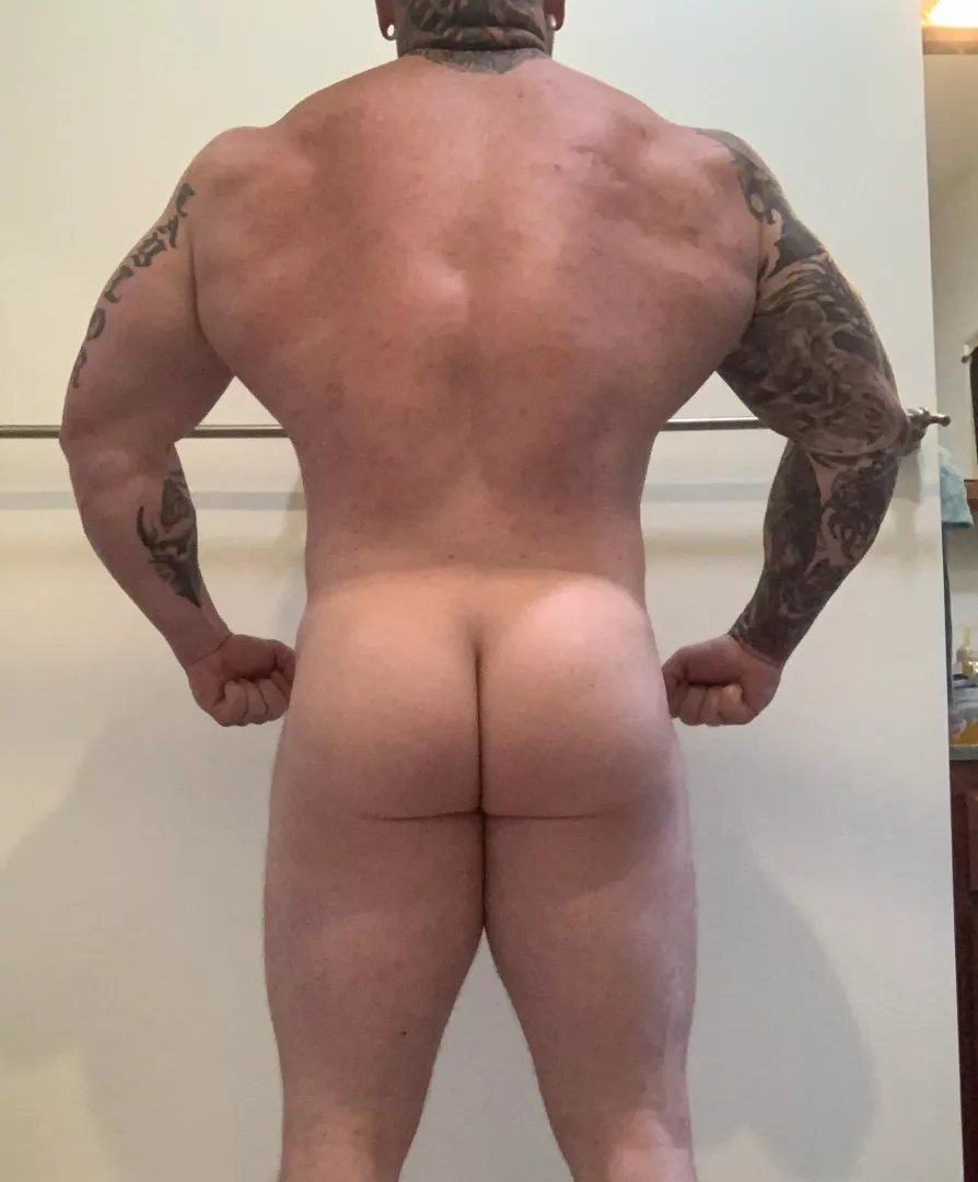 Who loves a big, thick, wide back to grab onto? posted by Active_Yoghurt6551