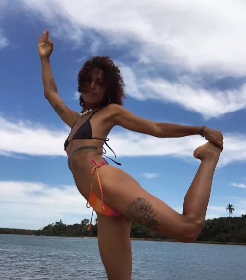 Yoga and Beach! I love. by lala_lais