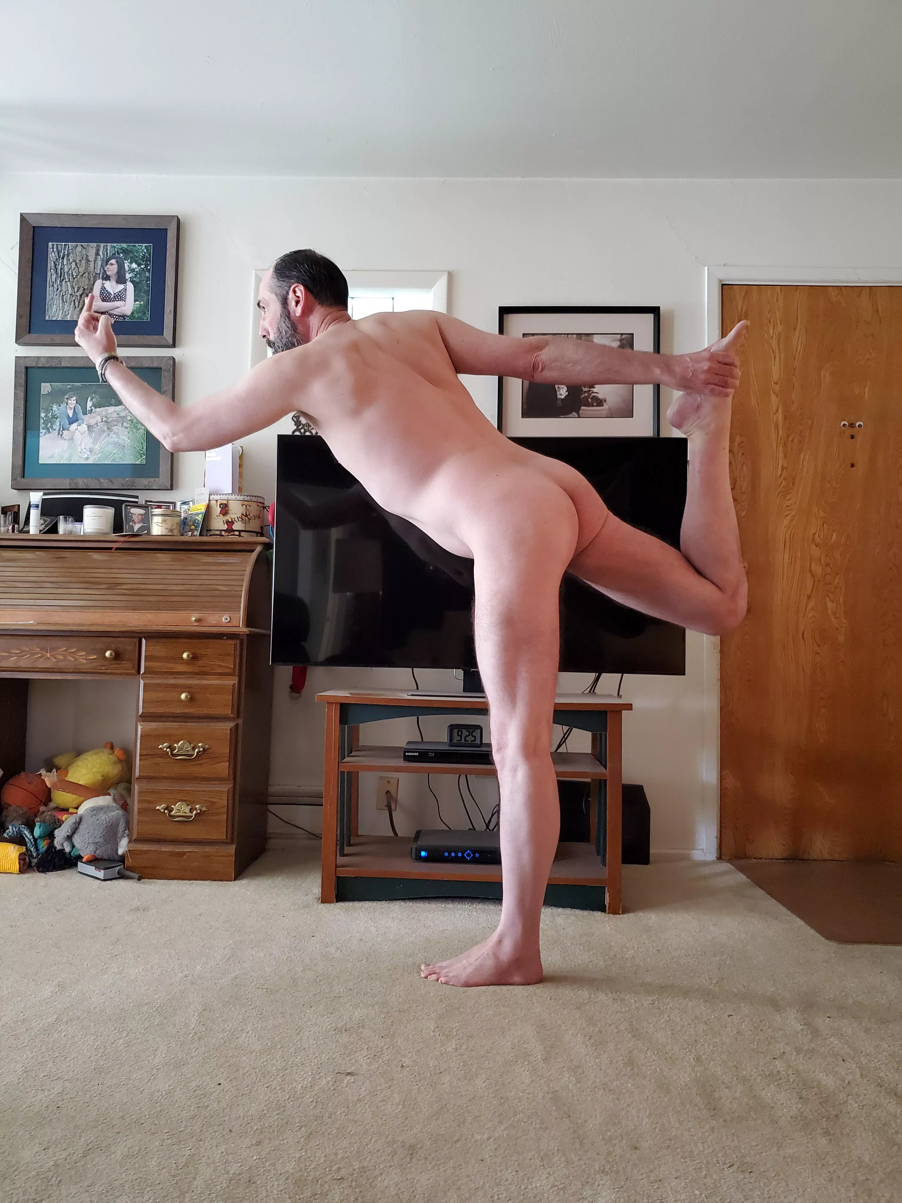 A little nakiee dancer for a friend...hope you are all dancing into the weekend! posted by nacktyoginerd