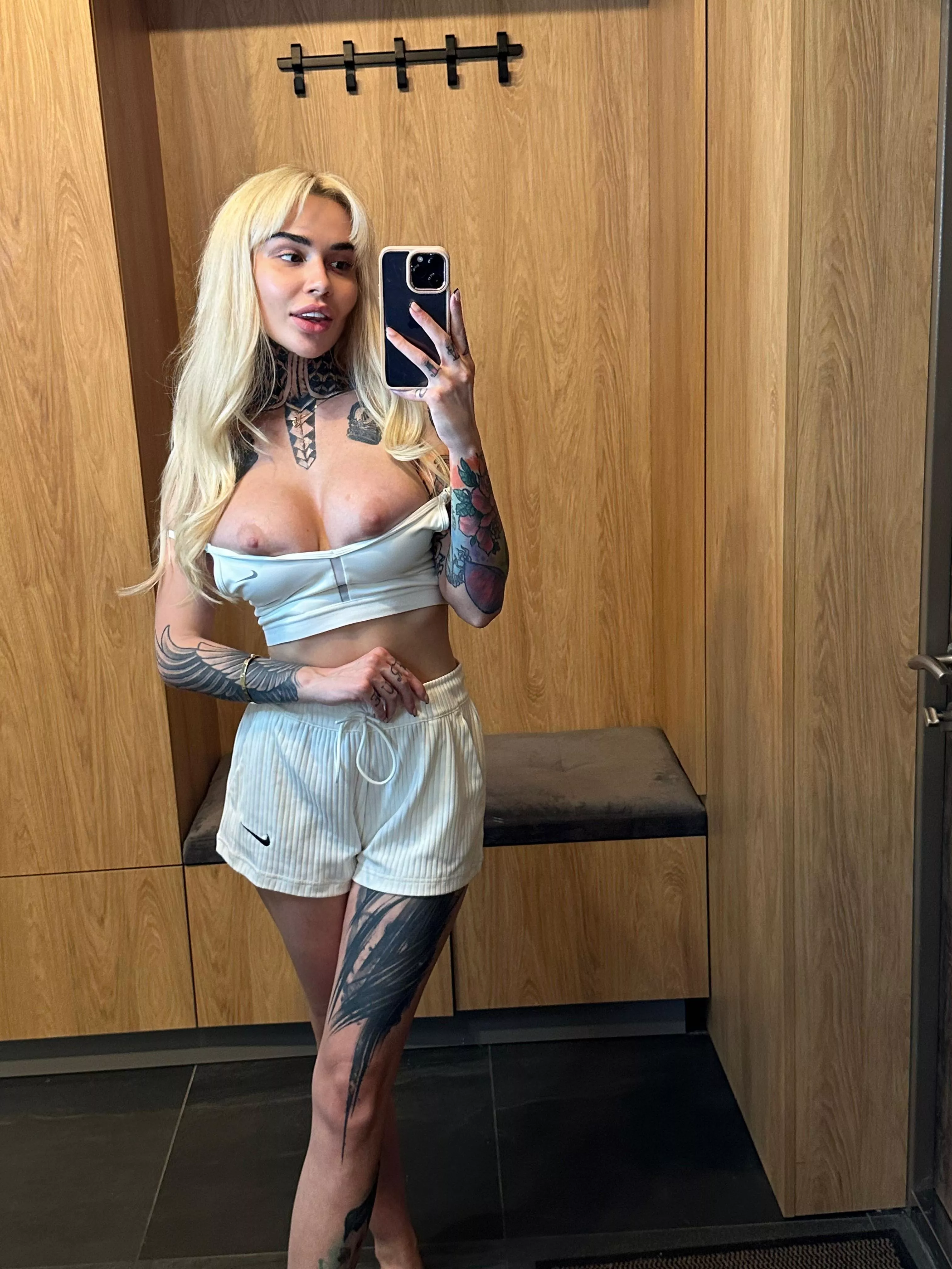 Big tits can get a good blowjob posted by baby_mia96