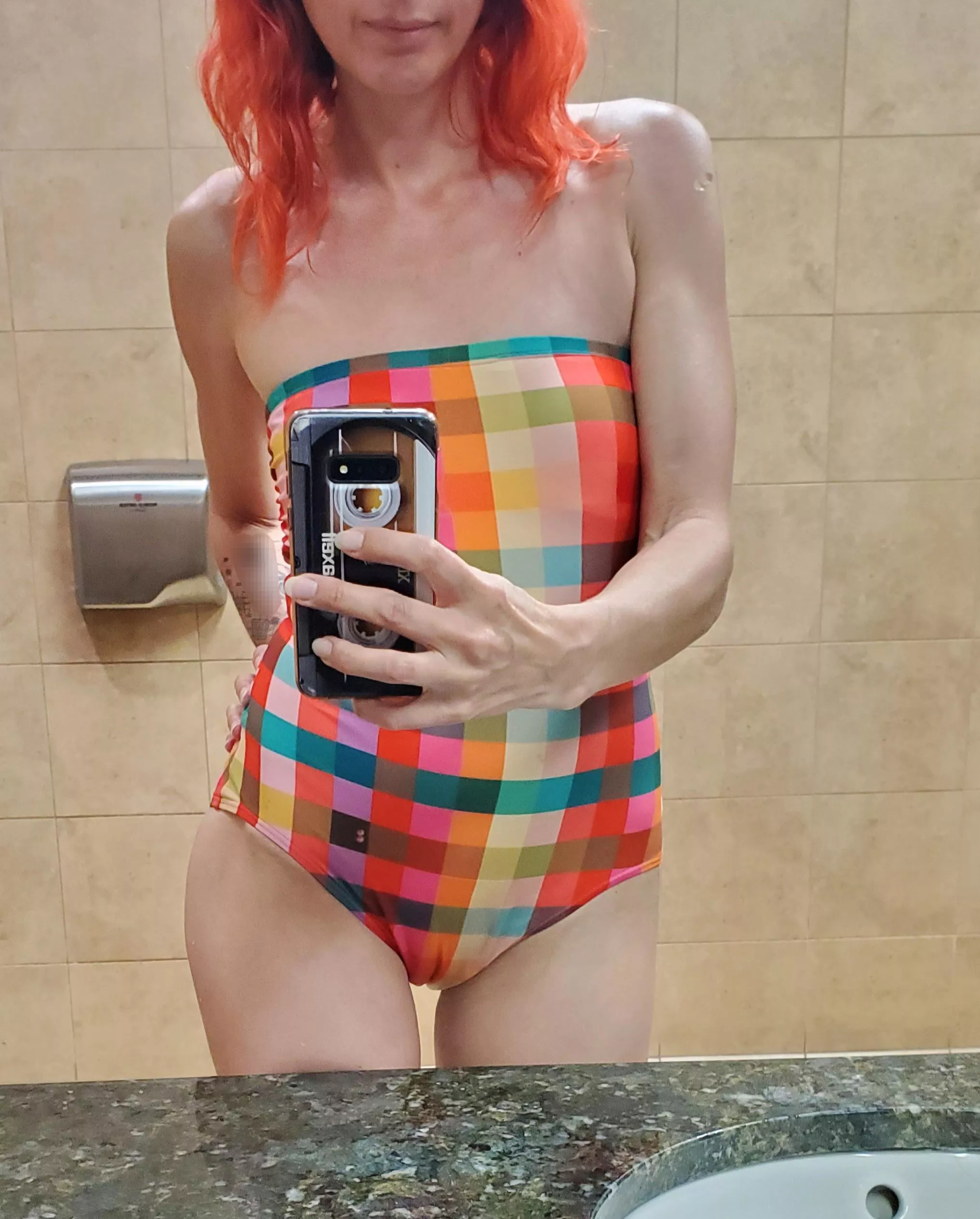 Cameltoe at the public pool is so provocative.. posted by popruzhinka