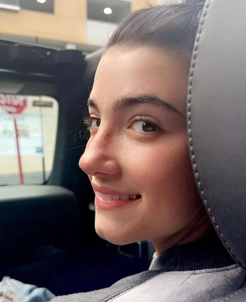 Charli D’Amelio posted by sagar9175