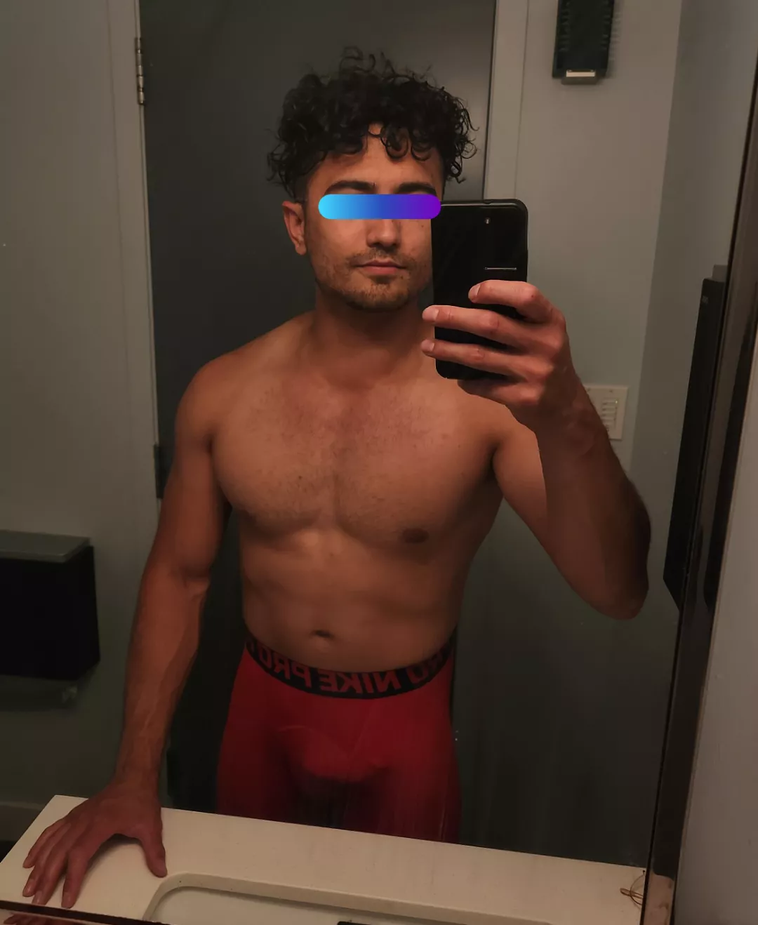 Do I look good in red 🥺 posted by nofacelee95