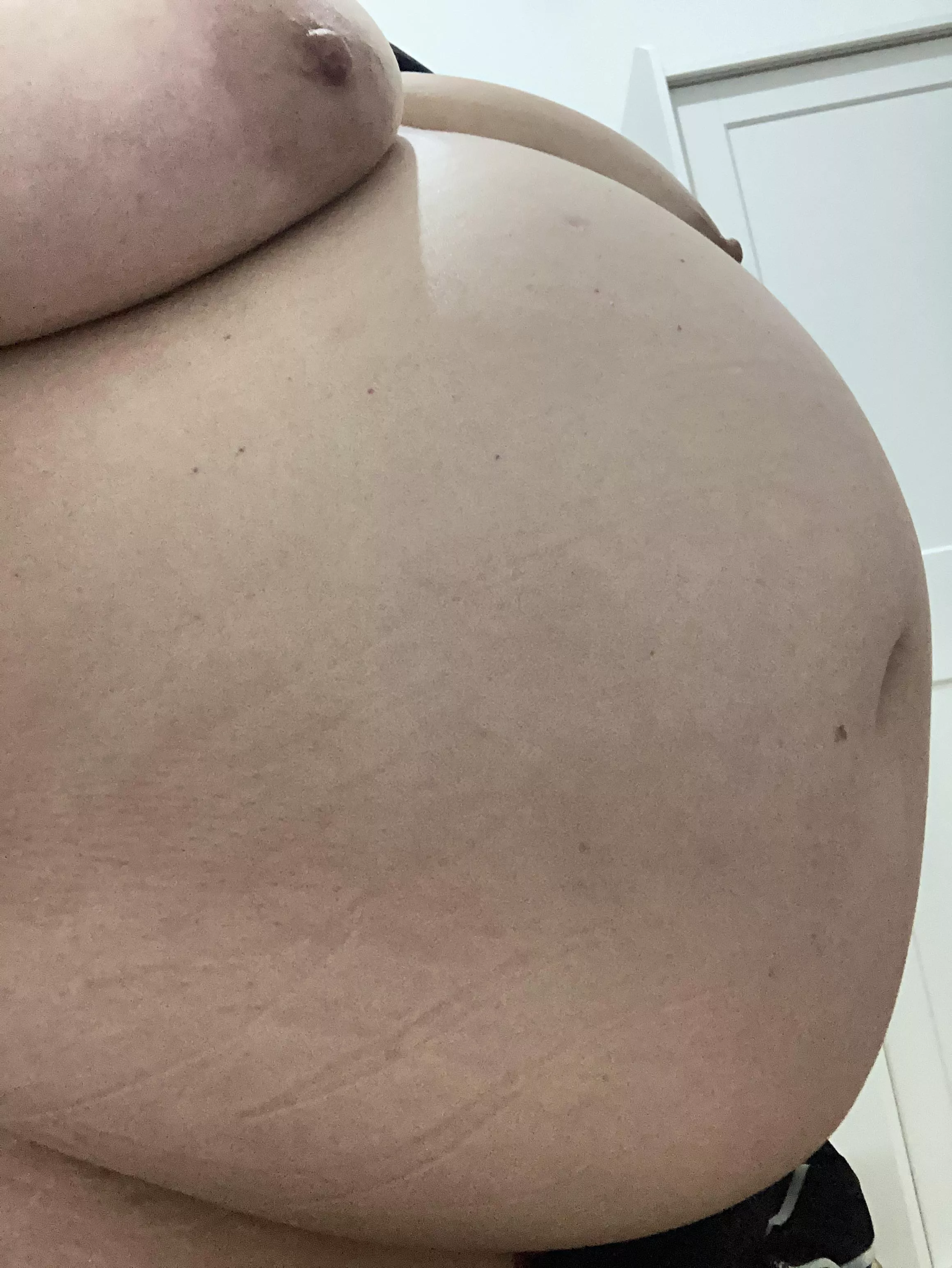 Do you like my fatty belly? posted by BrattyCurvyAsian