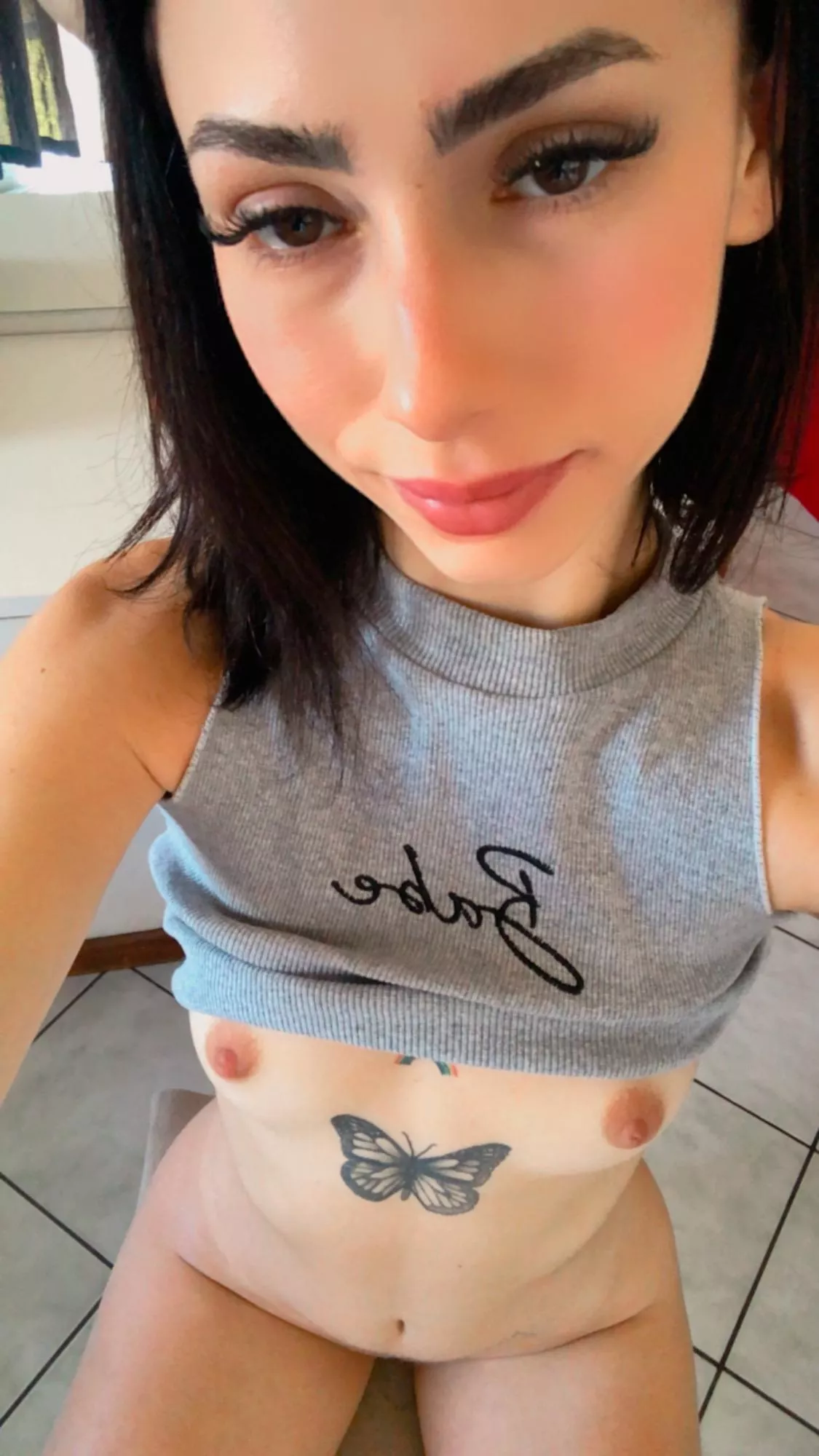 Fighting insecurities 1 selfie at a time posted by HastilyCheeky