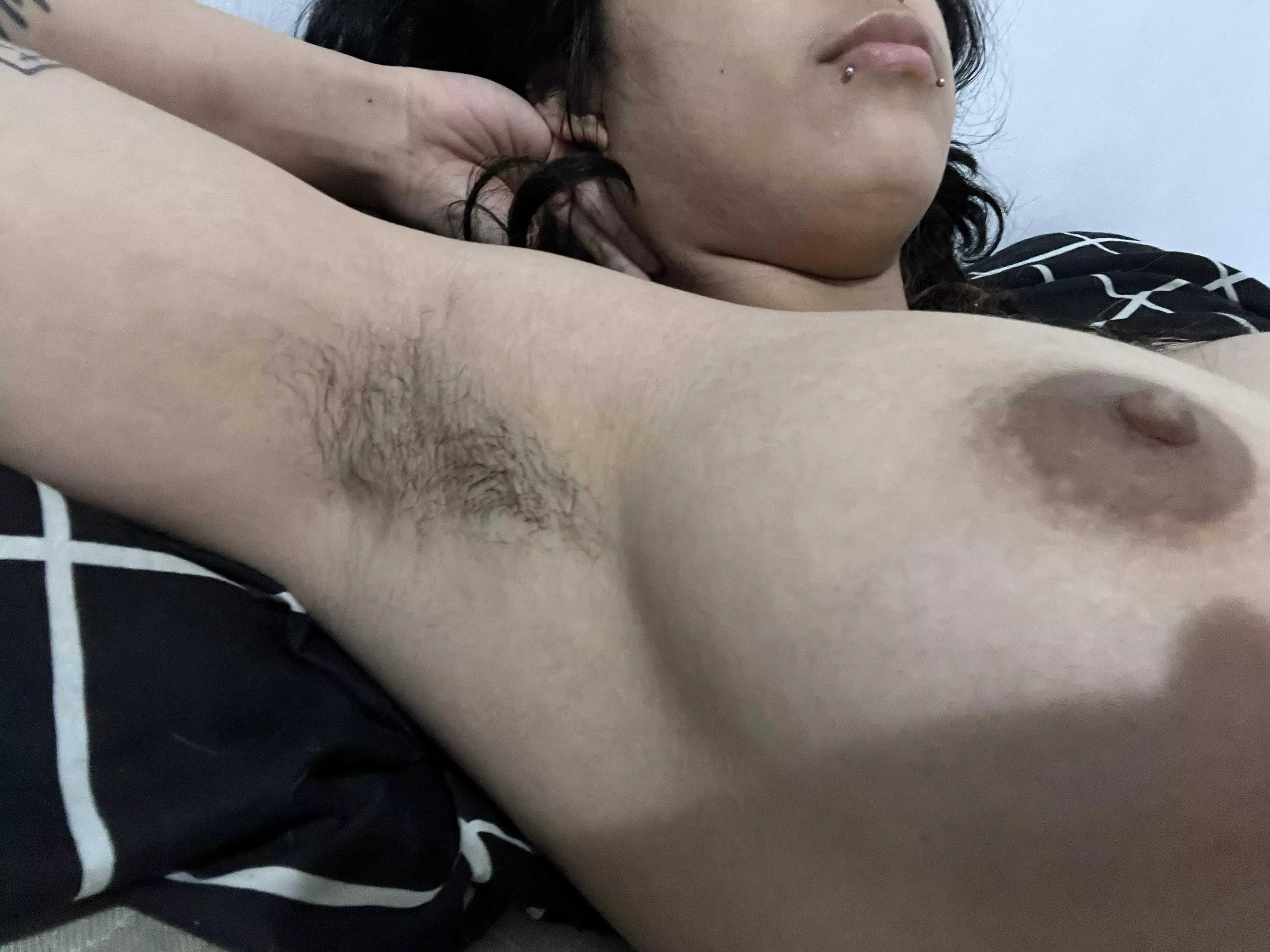 Hairy armpits posted by Pxxx4e