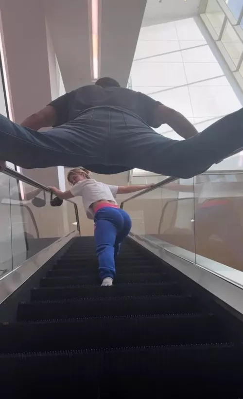 Hannah Stockings big bunda and a guy going in for the kill by Justified_Italian