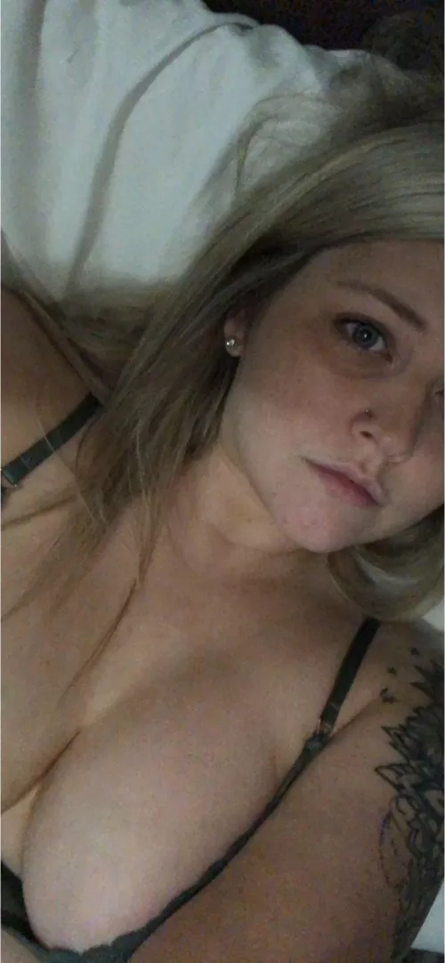 Hiii☺️ by Scary-Count619