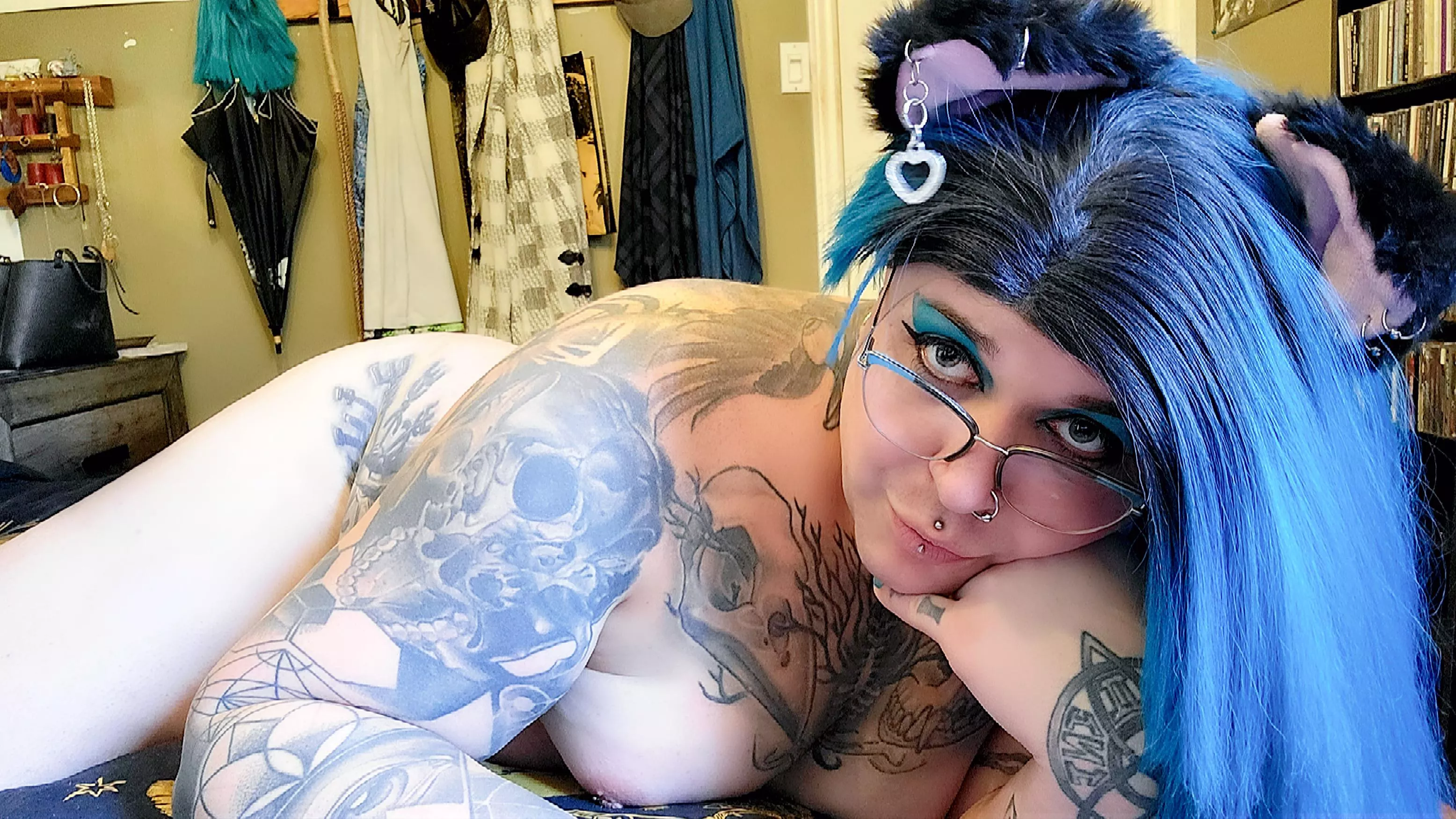 Home from work, all showered and clean 😋 posted by KendrilT