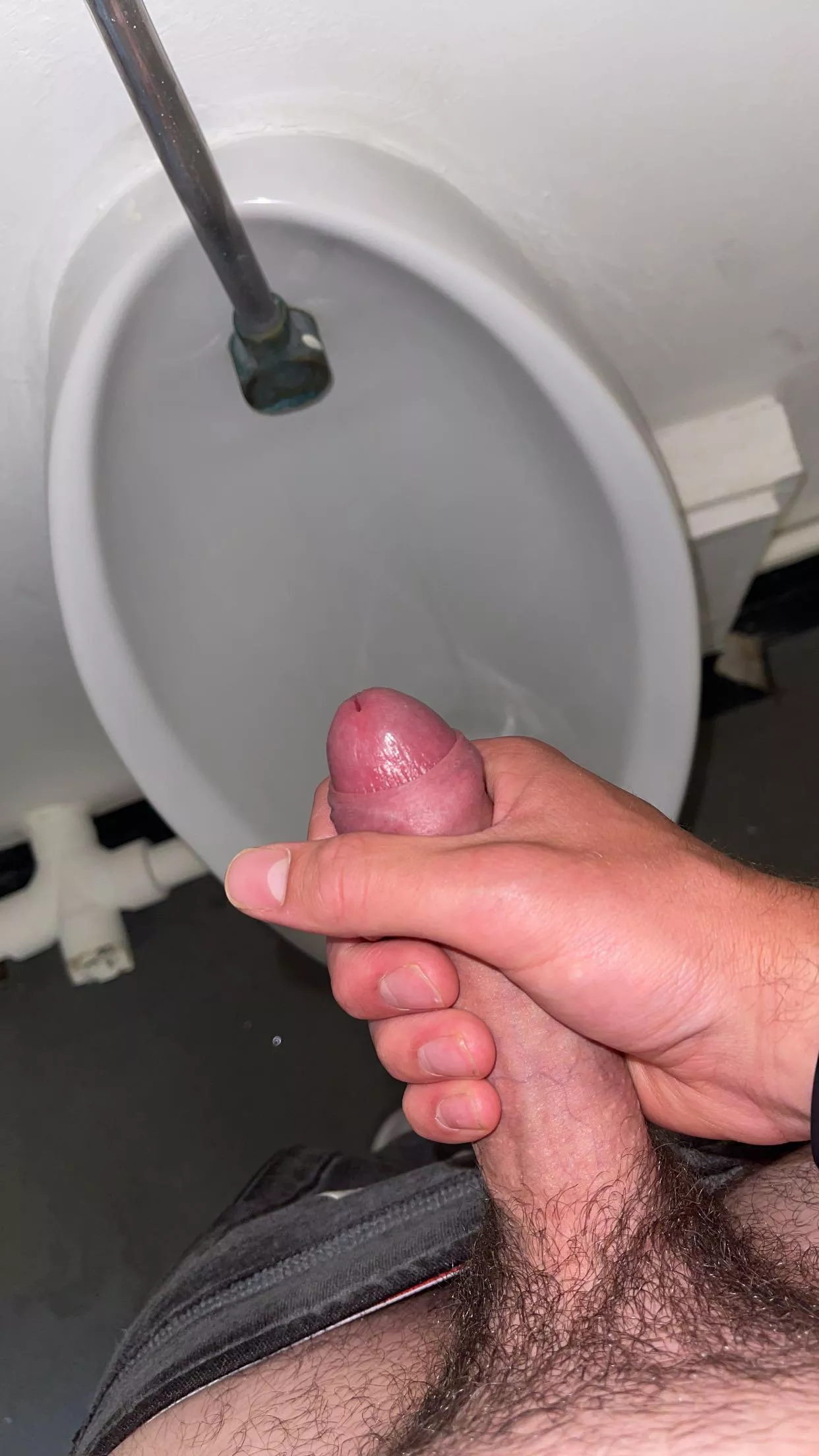 Horny at the urinals posted by jlj_0104