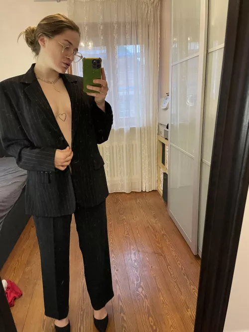 I know that I'm your favorite secretary by statementdiamonds