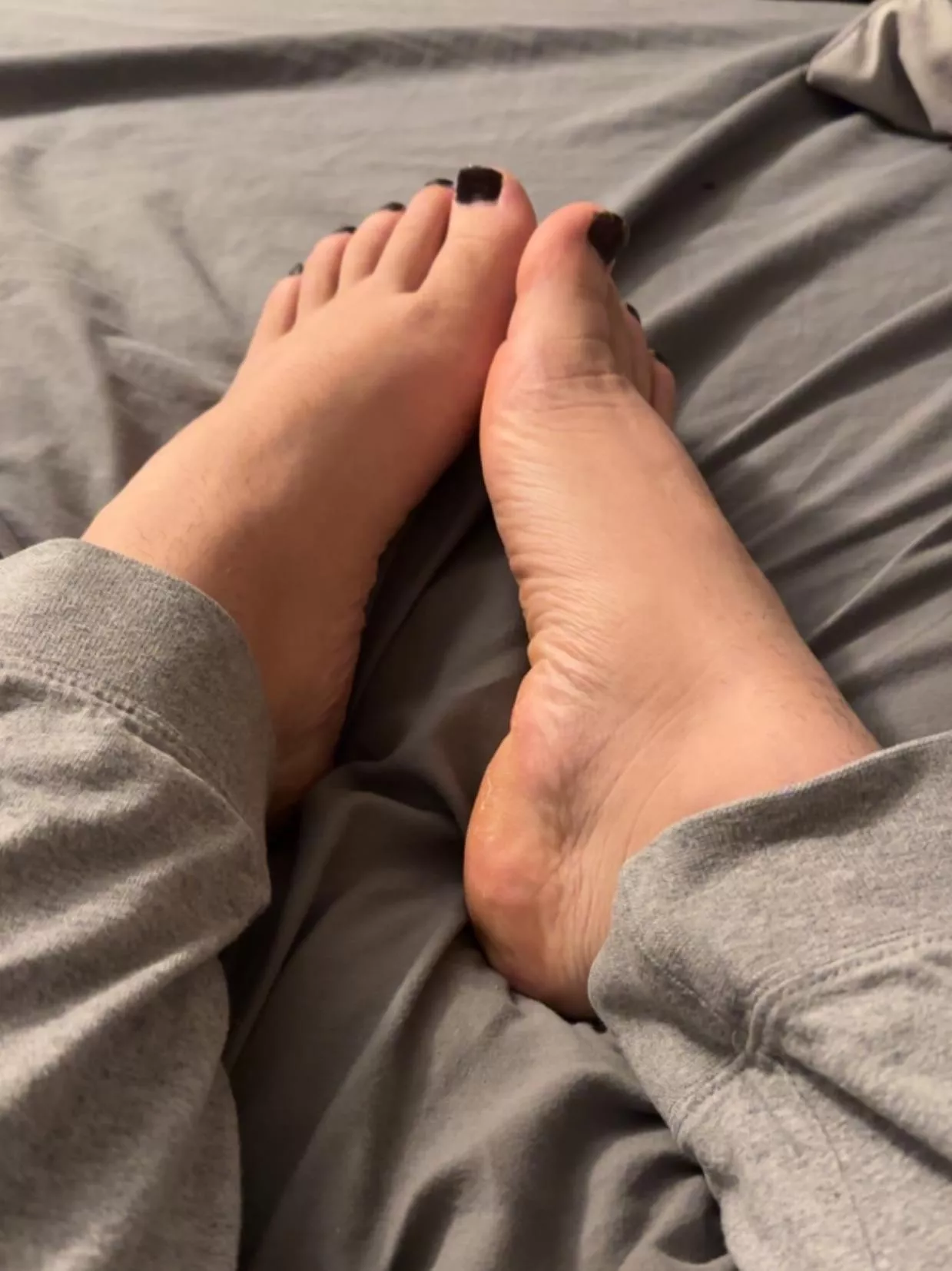 Imagine me slowly stroking your cock with my feet🤤😩 posted by Arianadavis30