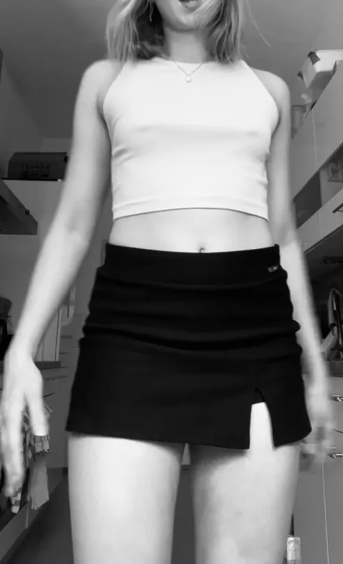 it's so hot outside, a croptop is a must by _lulusview_