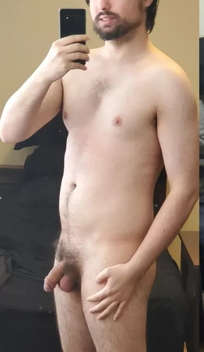 [M] 21, 170 lb 6'0. This pic's a bit embarrassing, but I want you to be honest: how do I look? What do you like/dislike? posted by foistloist