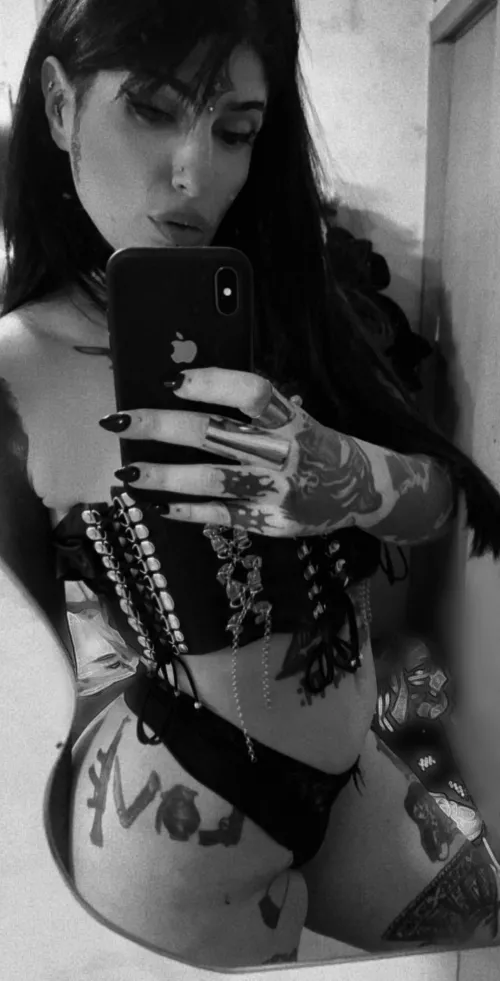 My first post here! 🖤 by gotike