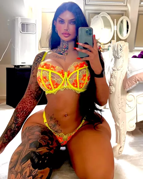 Nicki Valentina Rose by Bimbolover_