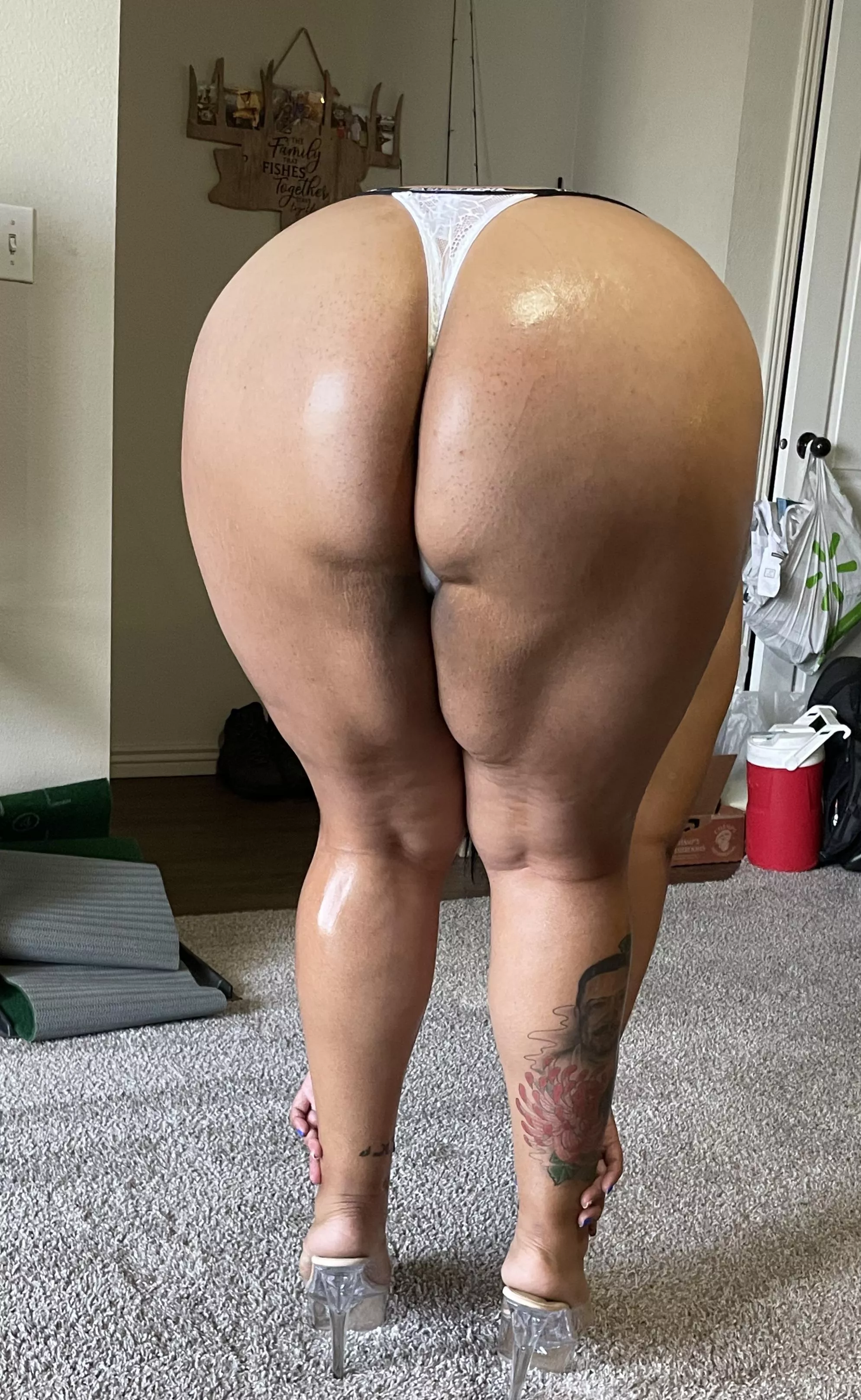 Pound me while I grab my Ankles posted by Hottamale94