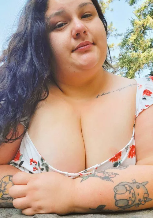 Simple in the sunlight 😍 by MayanPrncss