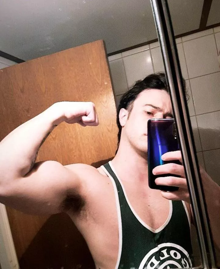 Smell daddy's armpits posted by Powerful_Maybe_9304