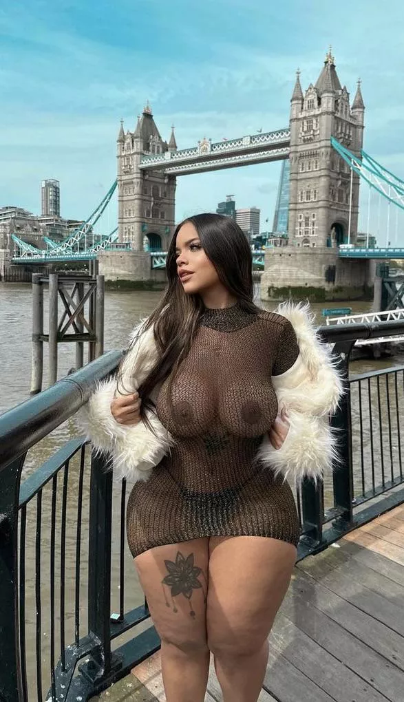 This babe is sooooo thick posted by RuckFeddit21