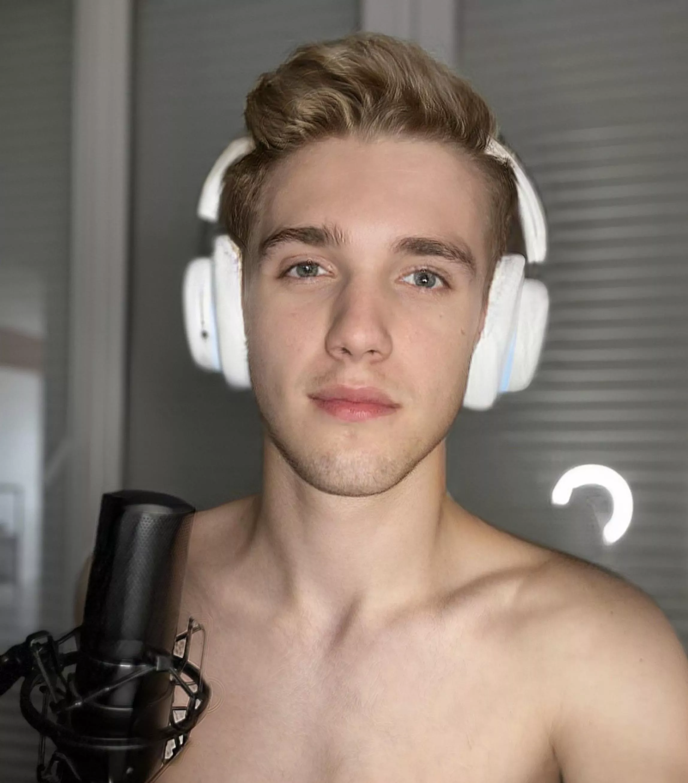 Wanna play with me tonight ? posted by NickRoark