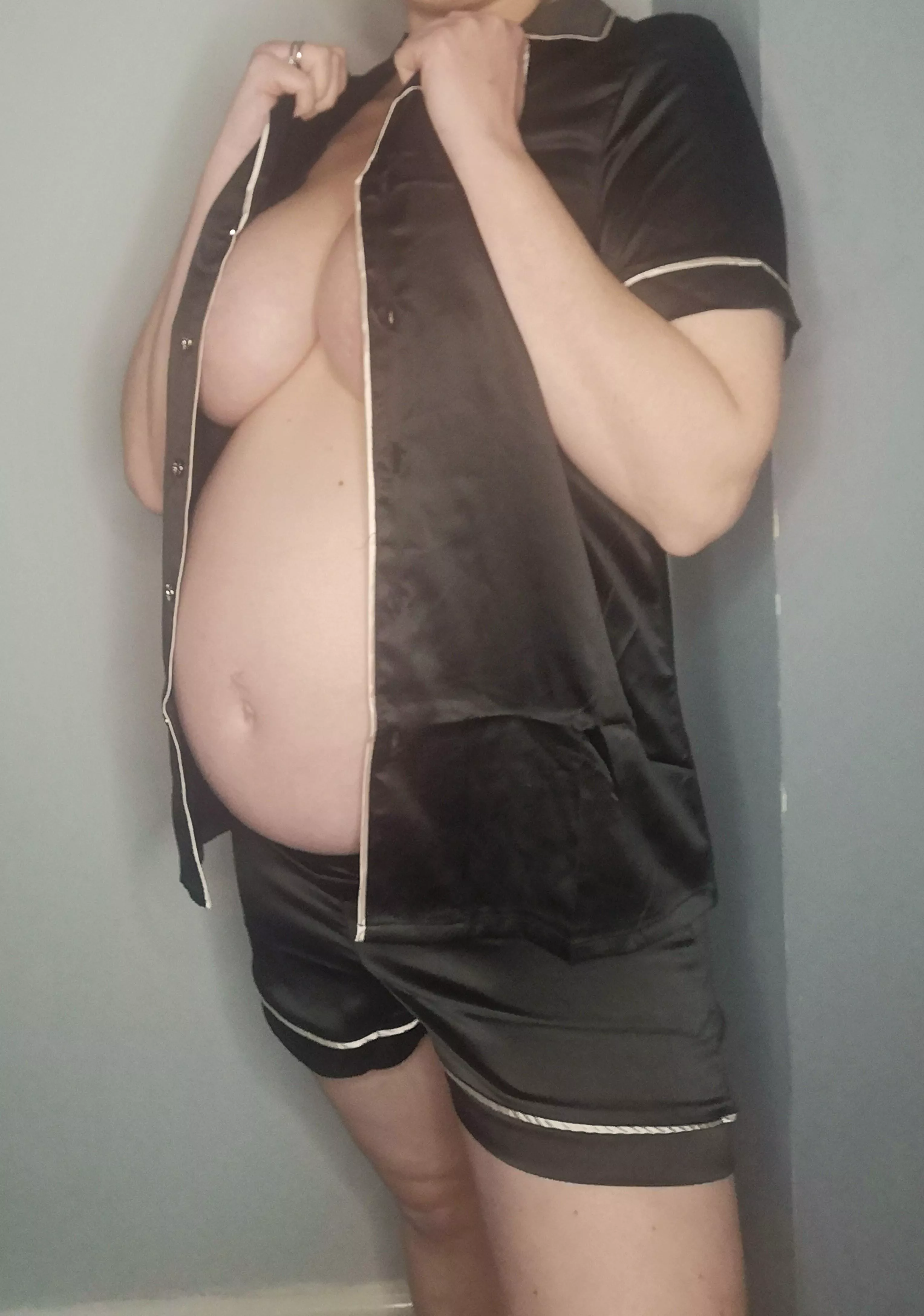 When your belly is this good, it's a shame to hide it away posted by unofficialsecretT