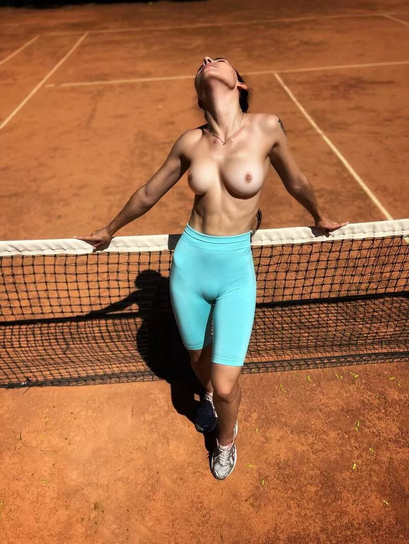 Who can beat me at tennis if I play like this?🎾 [f] posted by MuzaRain