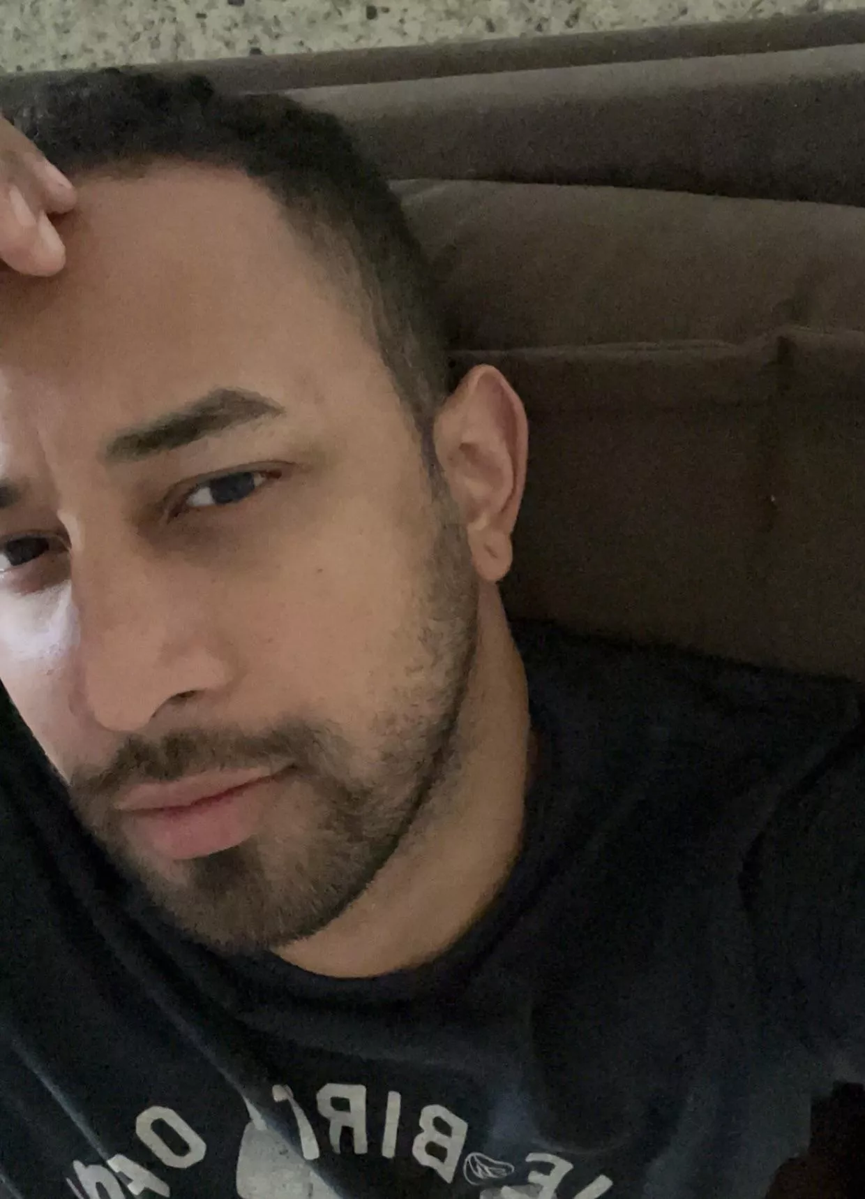 26 m bored... no filter or haircut 🤣✌🏽 posted by mrgaybe