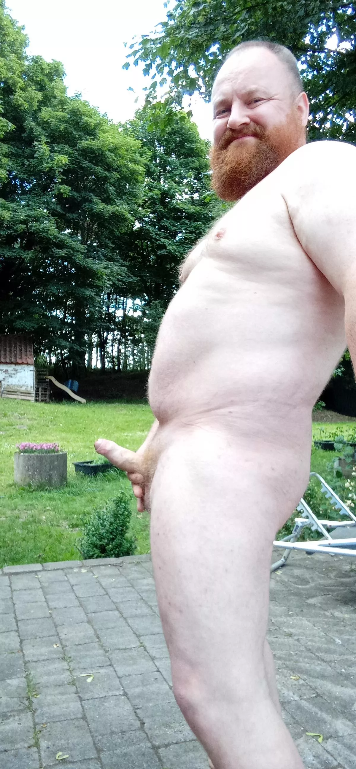 [42] Wanna play with a chubby daddy outside 😜😘 posted by Larsadk