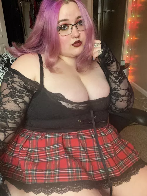 big titty goth gf at your service :) by goddesskarma3
