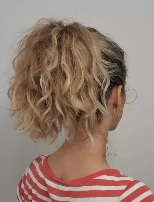 Big, wavy ponytail by Bizoubizou925