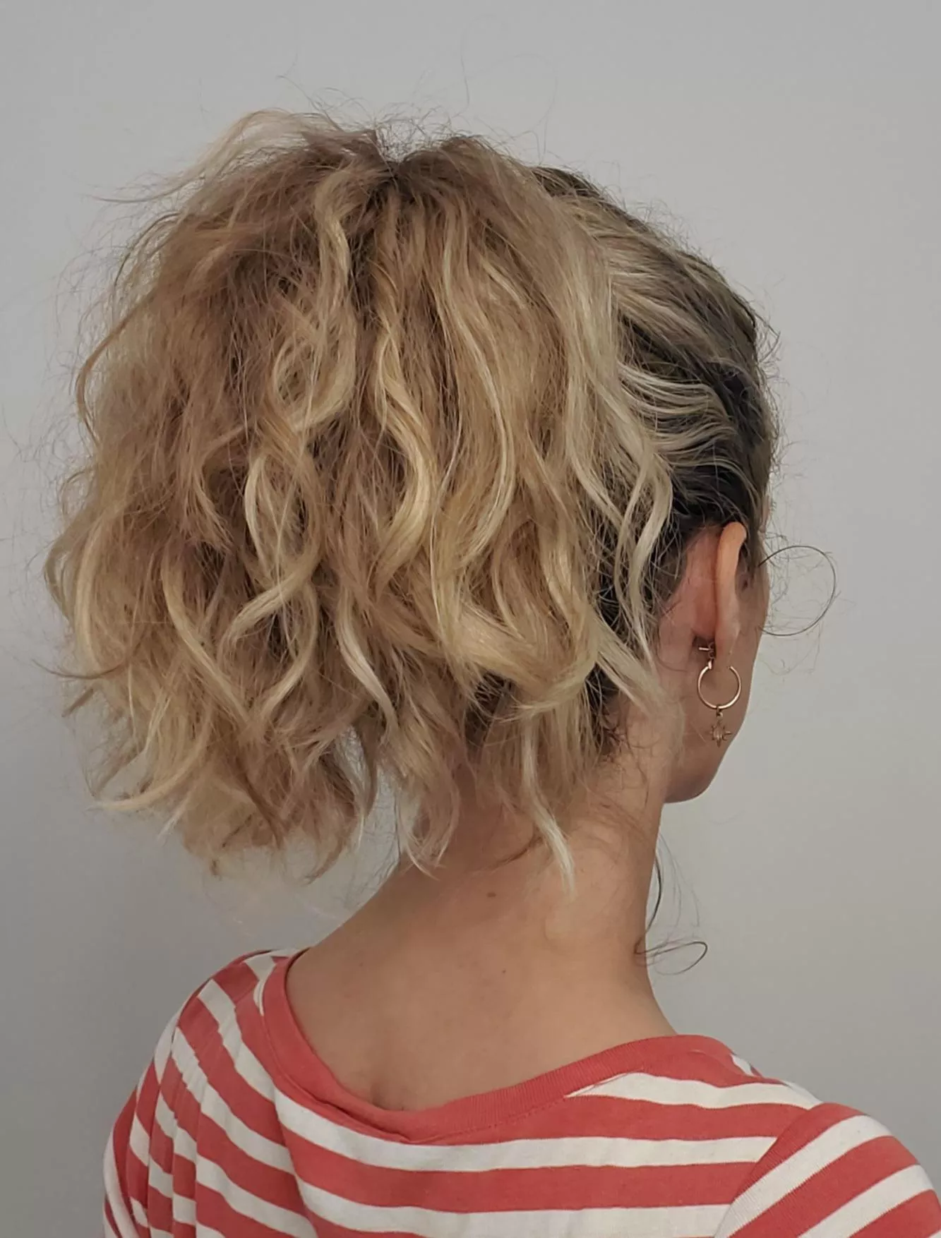 Big, wavy ponytail posted by Bizoubizou925