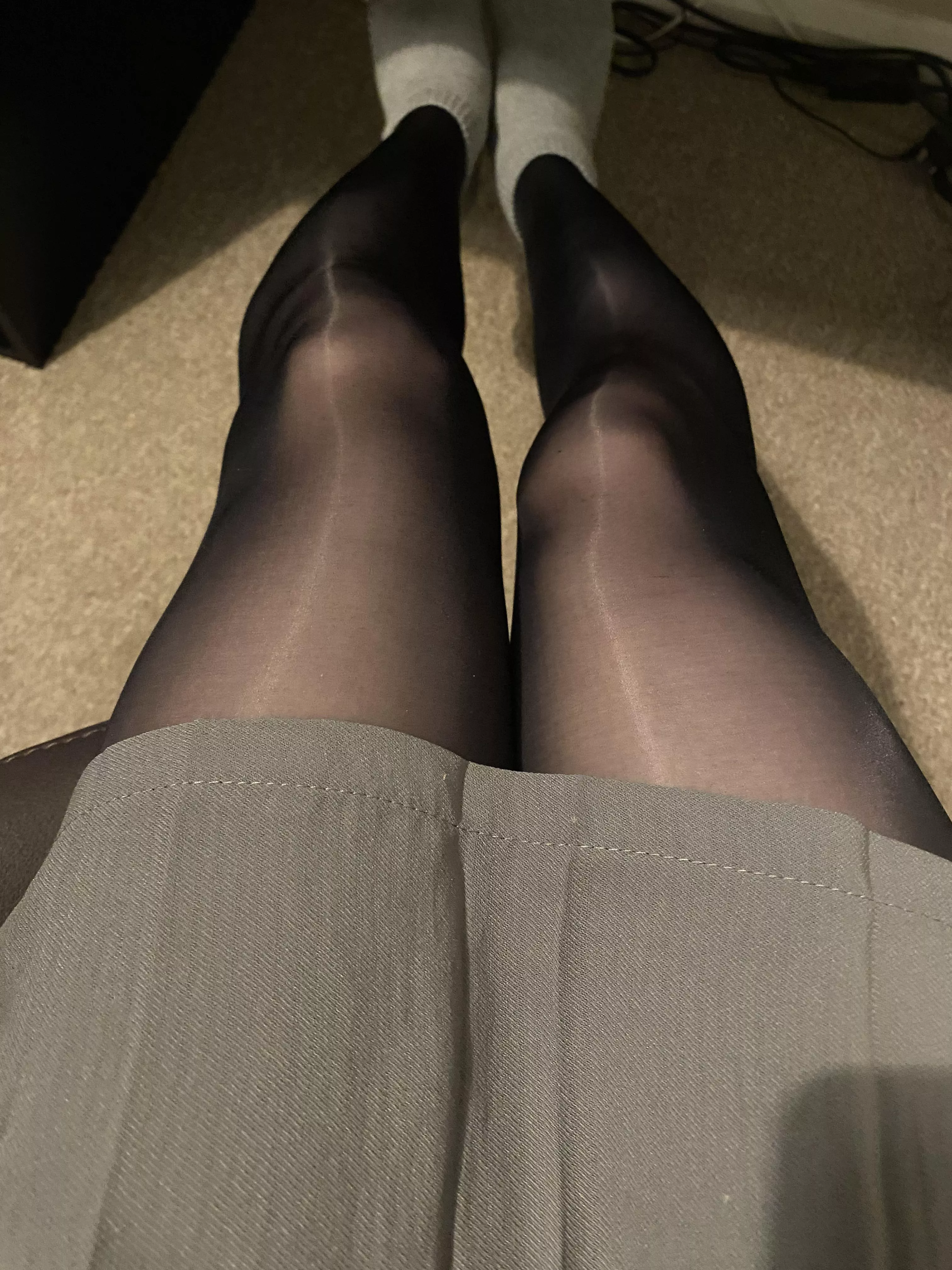 Black glossy pantyhose posted by ScarletNylon