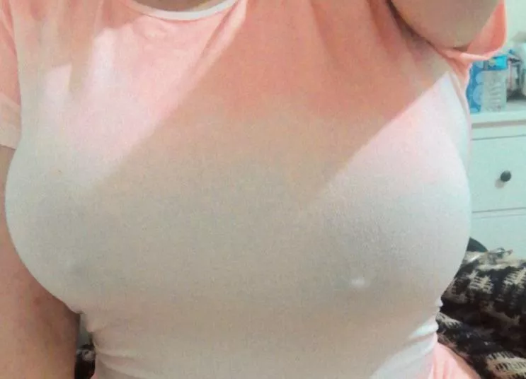 Braless and free :). 20F posted by Kaysadventures