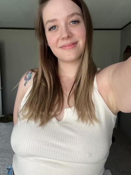 Braless queen 👸🏻 by sweetdee405