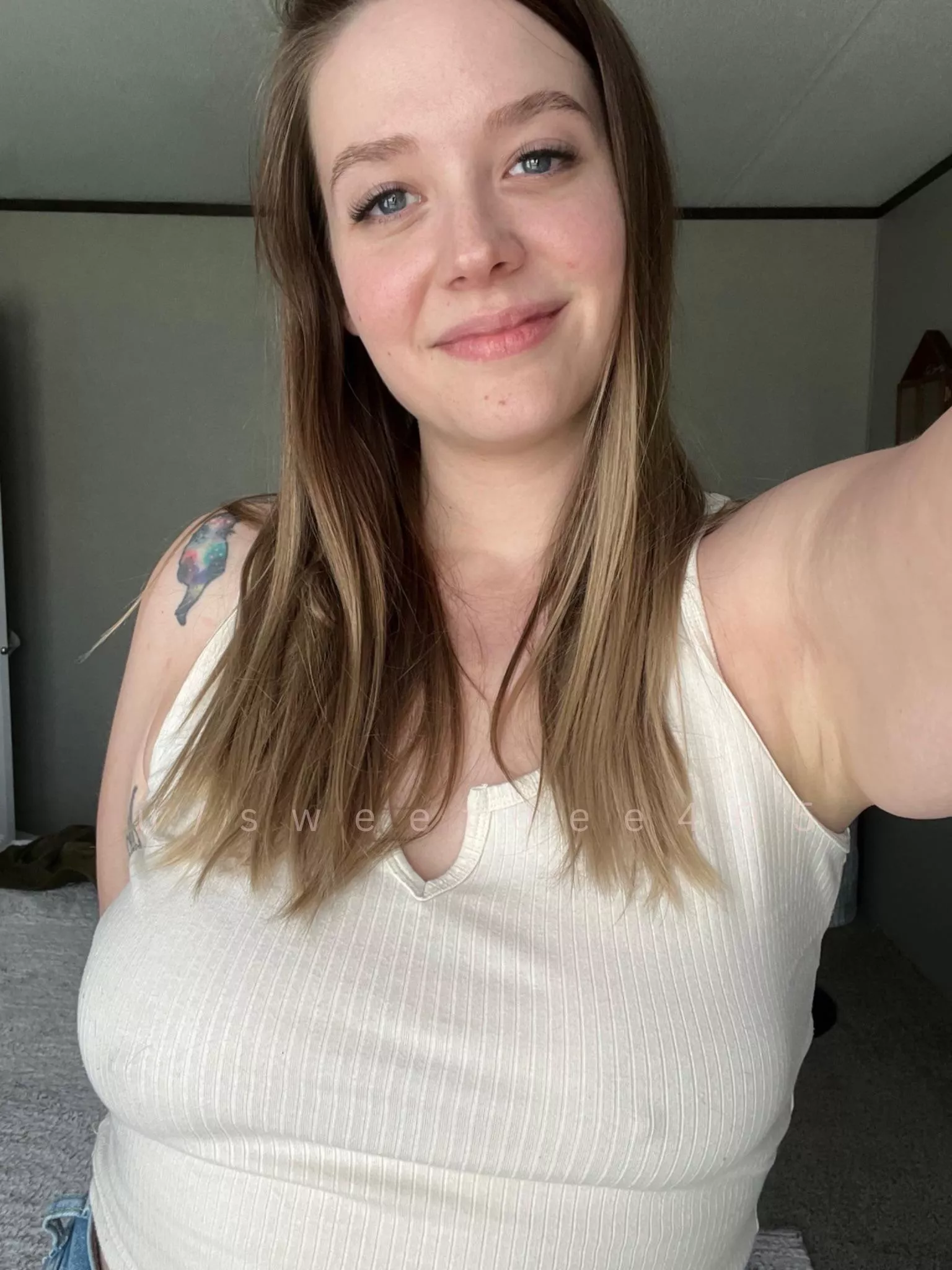 Braless queen 👸🏻 posted by sweetdee405